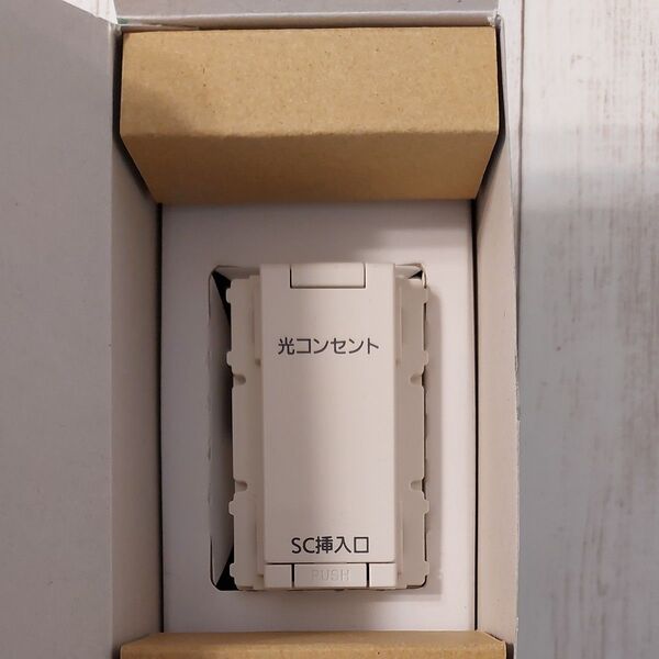 埋込光コンセントコスモシリーズワイド21 ホワイト WTH1621W