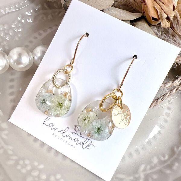 No.1142 ハンドメイド かすみ草 グリーン レジン ピアス イヤリング