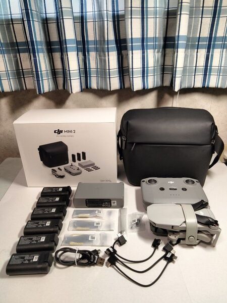 DJI Mini2フライモアコンボ 国内正規品 4K 空撮ドローン 即決購入オマケ有