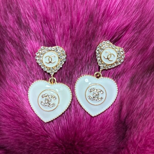 シャネル ピアス ホワイト