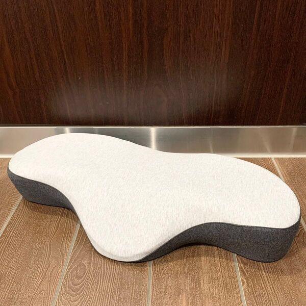 【本日限定価格】美品 ストレートネック 3D 枕 首が痛くならない ピロー 肩こり 首こり 低反発 いびき防止 横向き 仰向け