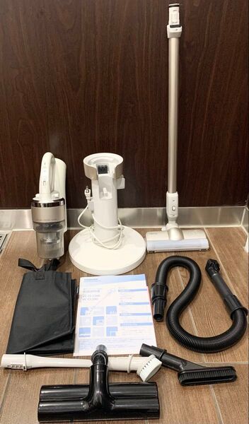【本日限定価格】未使用付属品付 東芝 トルネオ V コードレス スティッククリーナー サイクロン式 ホワイト VC-CL1200