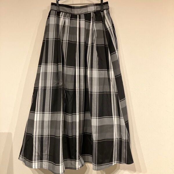 【試着のみ】しまむら チェックスカート ロング丈 M ボリュームスカート 裏地付 マキシ 美品