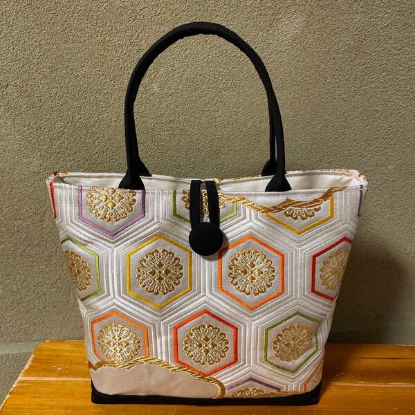 帯リメイクバッグ 亀甲華紋柄の刺繍袋帯 ハンドメイド