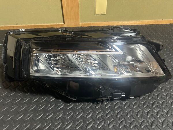 エクストレイル T33 右ヘッドライト 右ヘッドランプ LED アダプティブ無し用 100-23797 26010-6RA0A