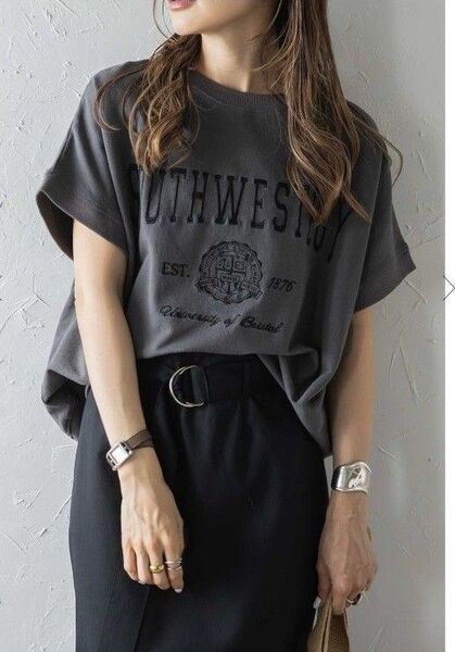 新品 ボンジュールサガン カレッジ刺繍ピグメントスウェットTシャツ