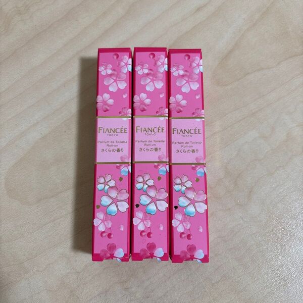 フィアンセ パルファンドトワレ ロールオン さくらの香り 10ml×3個