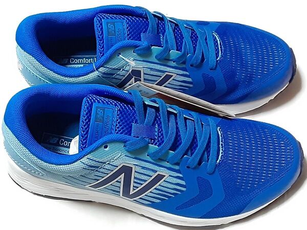 ☆ニューバランス ランニングシューズ 23.5センチ 新品☆