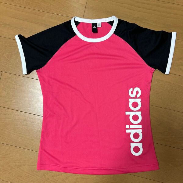 クーポンご利用で500円OFF adidas 半袖Tシャツ ピンク×黒 レディース スポーツウェア