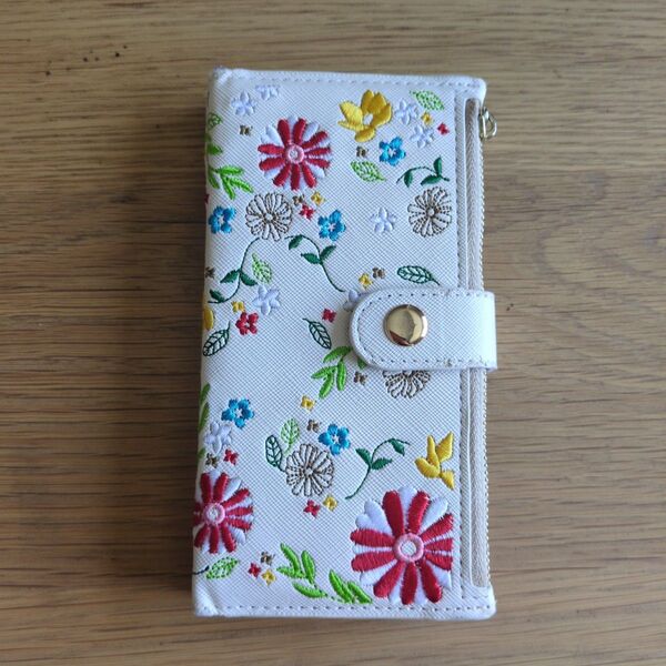 花柄刺繍の手帳型Androidケース