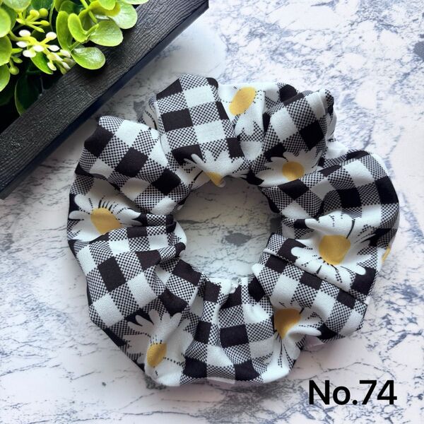 No.74 ハンドメイド シュシュ ブラック系 ヘアゴム 黒系 ギンガムチェック マーガレット ポリサテン系
