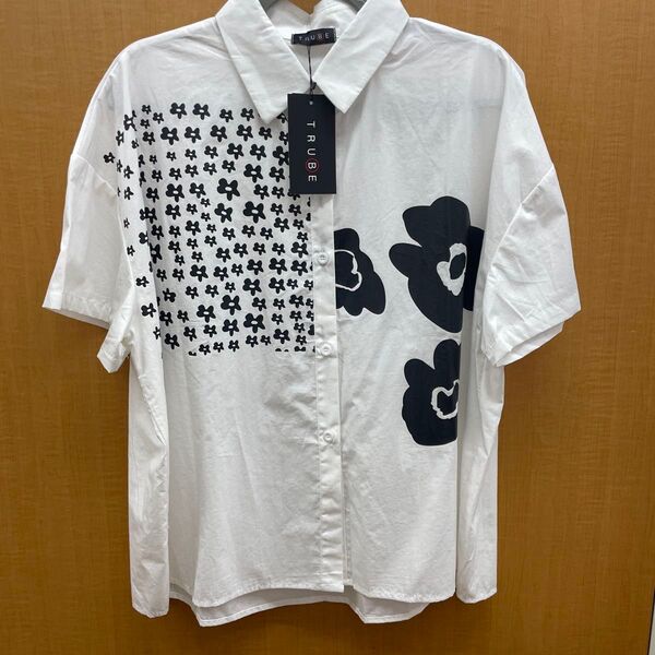 TRUBE コットンシャツ 北欧 シャツ 半袖シャツ Mサイズ 半袖 花柄