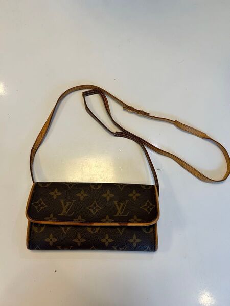 LOUIS VUITTON ルイヴィトン モノグラム ショルダーバック ポシェットツイン