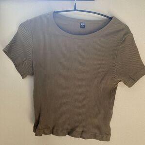 ユニクロ リブTシャツ Mサイズ カーキ