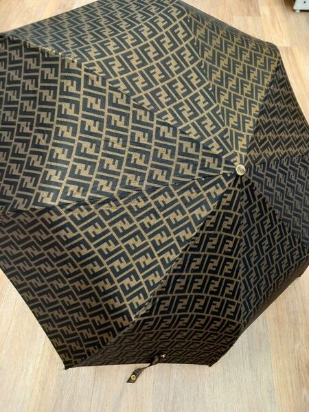 【美品】FENDI フェンディ ズッカ柄 折りたたみ傘