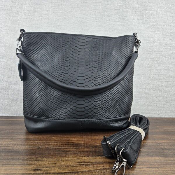 新入荷 本革メッセンジャーバッグ 牛革ショルダーバッグ ショルダーストラップ2本 複数ポケット