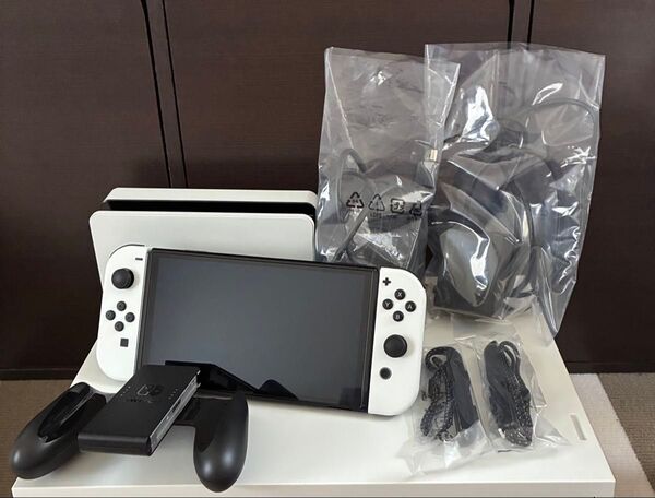 (美品)Switch 有機ELモデル(本体)+キャリーケース