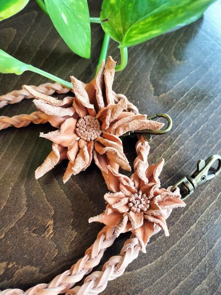 ストラップ バッグチャーム キーホルダー 花 本革 ハンドメイド