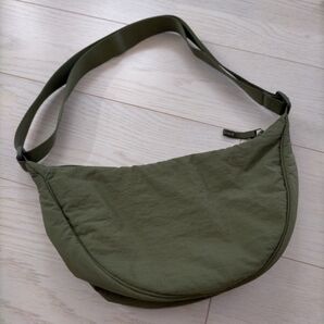 UNIQLO ユニクロ ラウンドミニショルダーバッグ カーキ オリーブ