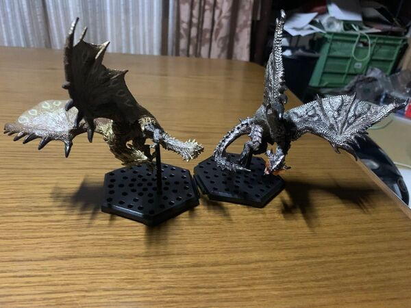 モンスターハンター リオレウス希少種、リオレイア希少種フィギュア 2体セット