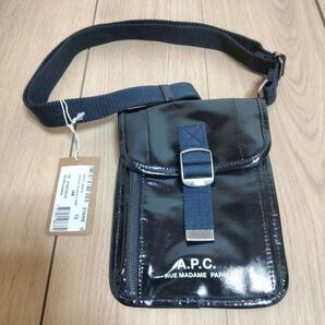 A.P.C. ショルダーバッグ エナメル ネックポーチ