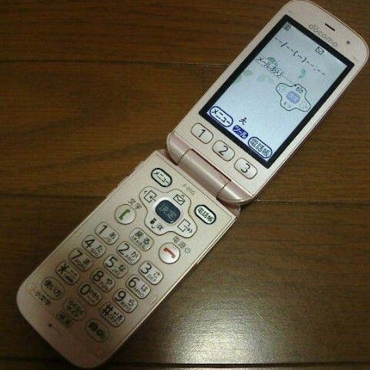 ドコモ らくらくホン ベーシック4 F-01G ピンク