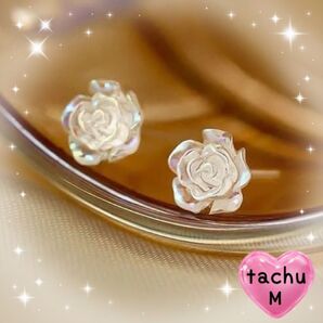 レディース アクセサリー 両耳 ピアス バラ ホワイトローズ オーロラ 綺麗 小ぶり 可愛い おしゃれ 人気商品 普段使い 新品