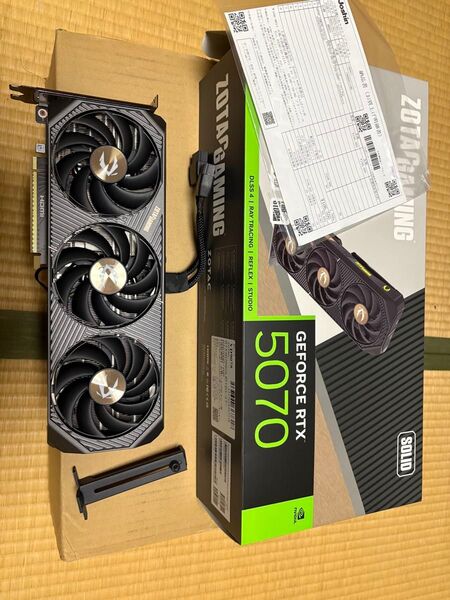 ZOTAC GAMING GeForce RTX 5070 SOLID ZT-B50700D-10P