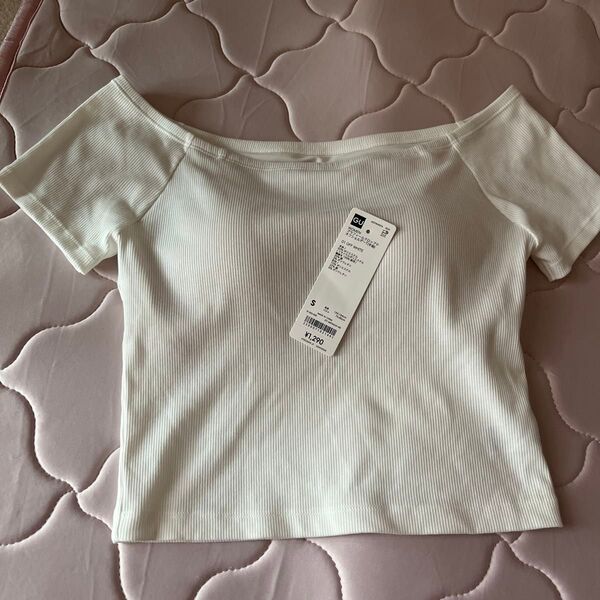 GU ジーユー ブラフィールクロップドオフショルダーT S