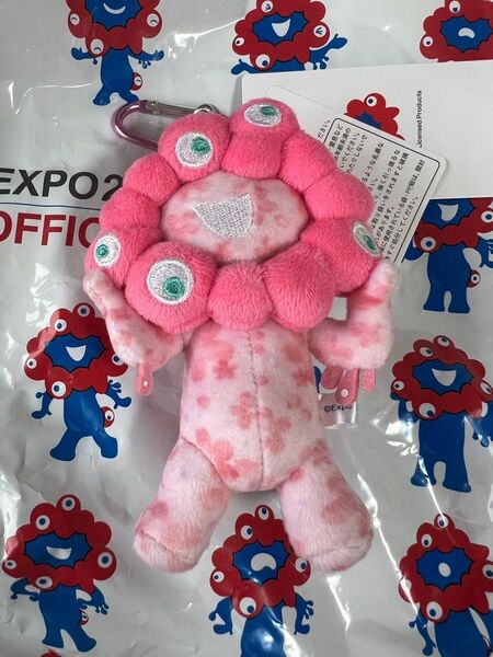 ミャクミャク ピンク色 桜 カラビナ付きマスコット ぬいぐるみ 新品 万博