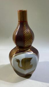  Kutani gold-painted porcelain blue and white ceramics .. type star anise sake bottle west .A