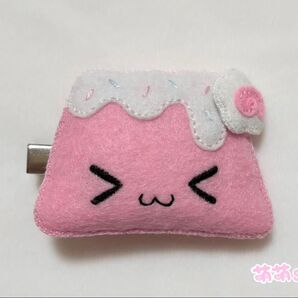 萌いちごミルクプリン ヘアクリップ(左)