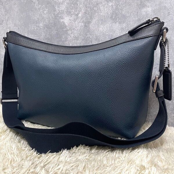 【極美品】COACH コーチ メッセンジャーバッグ レザー ネイビー 男女兼用 ショルダーバッグ 本革 斜め掛け ロゴ型押し