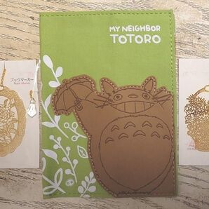 トトロ ブックカバー ブックマーカー ゴールド しおり2個 おまけ付箋 シャンプーリンス リキッドソープ 10mL付き