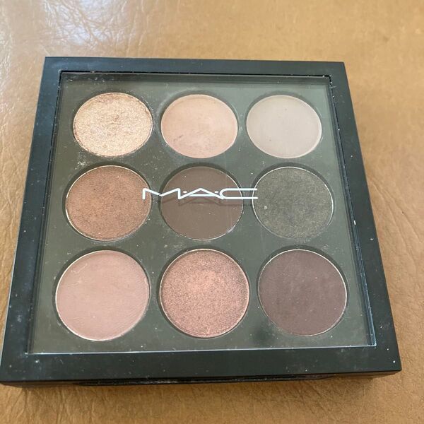 MAC Burgundy Times Nine アイシャドウパレット