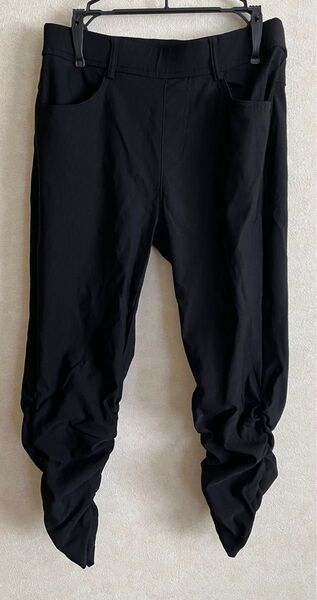 クロップドストレッチパンツ レディース 黒 裾絞りデザイン