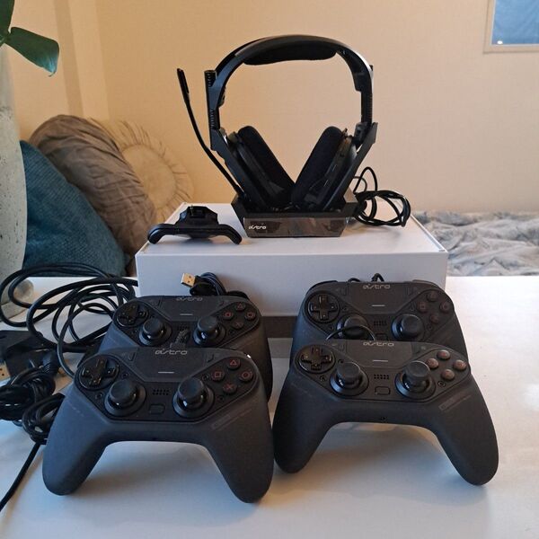 Logicool ASTRO A50ヘッドセットC40コントローラー4台おまけ付