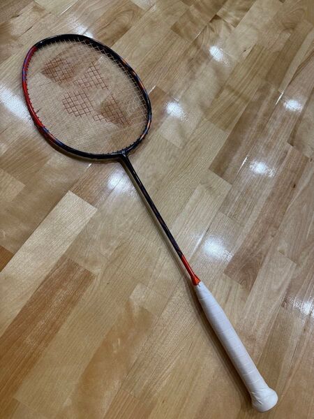 極美品 状態良好 YONEX アストロクス77プロ 4ug6 バドミントン ヨネックス YONEX アストロクス