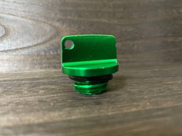 新品 オイルフィラーキャップ グリーン 汎用 M20 P2.5 バイク オートバイ