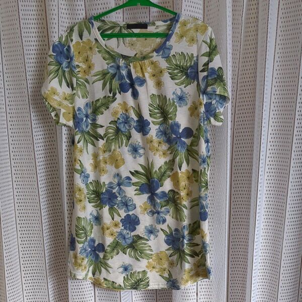 花柄Tシャツ