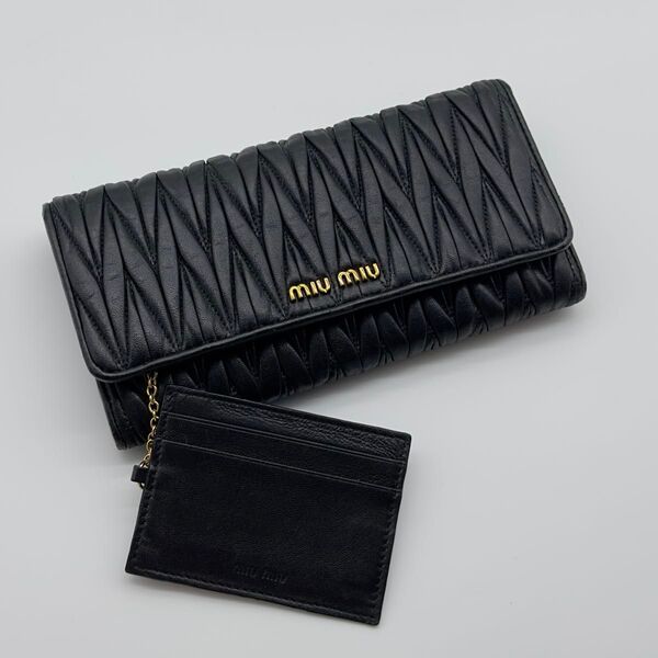 ミュウミュウ 長財布 マテラッセ 黒 ブラック ゴールド フラップ miumiu マテラッセ 長財布 レザー