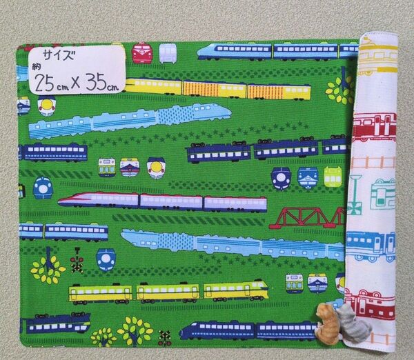 965:電車柄♪リバーシブルランチョンマット☆ハンドメイド☆新幹線☆乗り物☆緑色☆