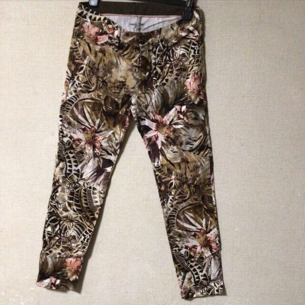 COMME CA ISM 花柄パンツ ストレッチパンツ ボタニカル柄