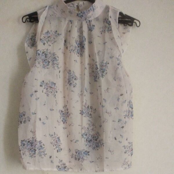 小花柄シースルートップス