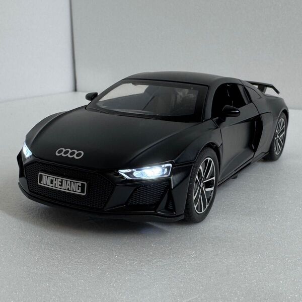 Audi R8 ブラック ミニカー ダイキャスト 1/32