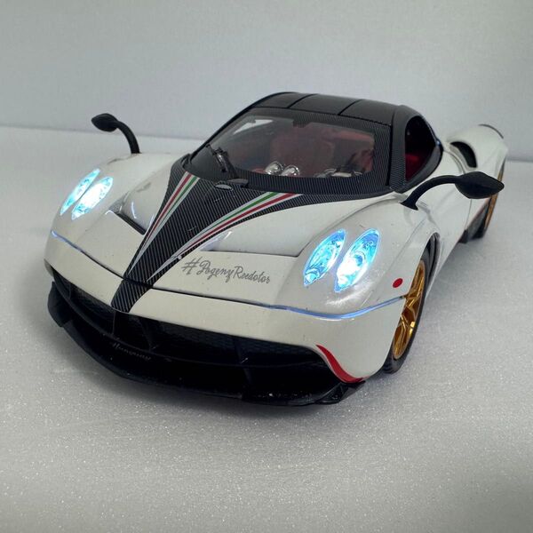 パガーニ ウアイラ Pagani Huayra ミニカー 1/24 ダイキャスト
