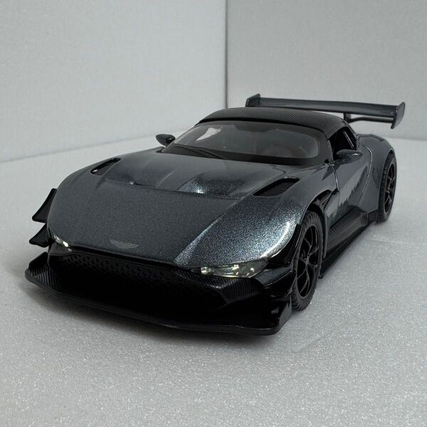 アストンマーティン ヴァルカン 1/32 ダイキャスト ミニカー