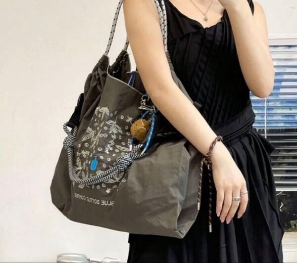ショルダーベルトつき 2WAYバッグ 大容量 トートバッグ 軽量 A4 通勤 刺繍 花柄 可愛い 人気 夏 エコバッグ