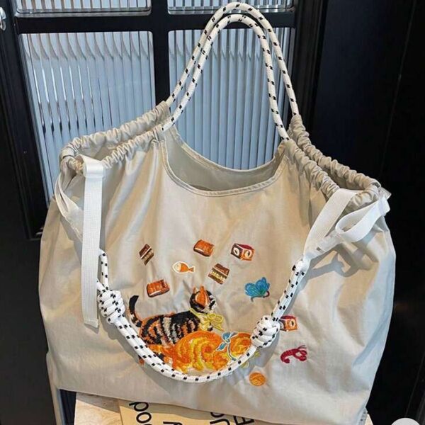 ショルダーストラップつき 2WAY ナイロン 刺繍 エコバッグ 軽量 トートバッグ 大容量 コンパクト 白 猫 オシャレ 夏