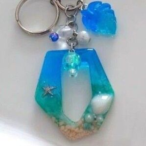 ハンドメイド 海レジン キーホルダー チャーム 貝殻 モンステラ